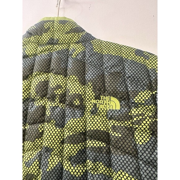 The North Face Boys L (14/16) ThermoBall™ Green Camo Lightweight Puffer - Picture 6 of 10